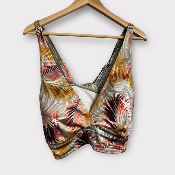 NWT Torrid Wireless Shine Triangle Bikini Top in Green Leaf Print - Picture 3 of 7